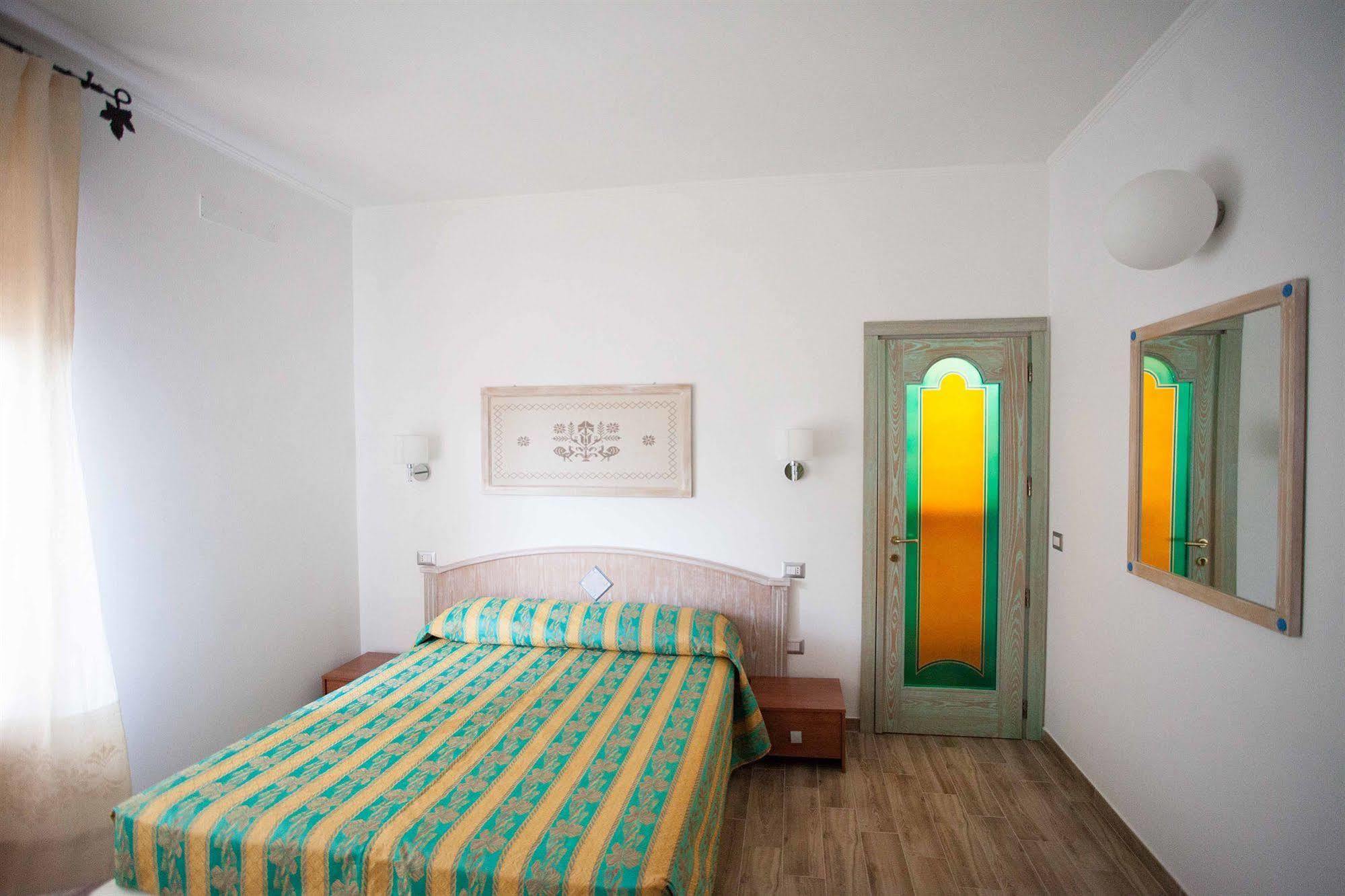 Locanda Degli Artisti Tortoli Exterior photo