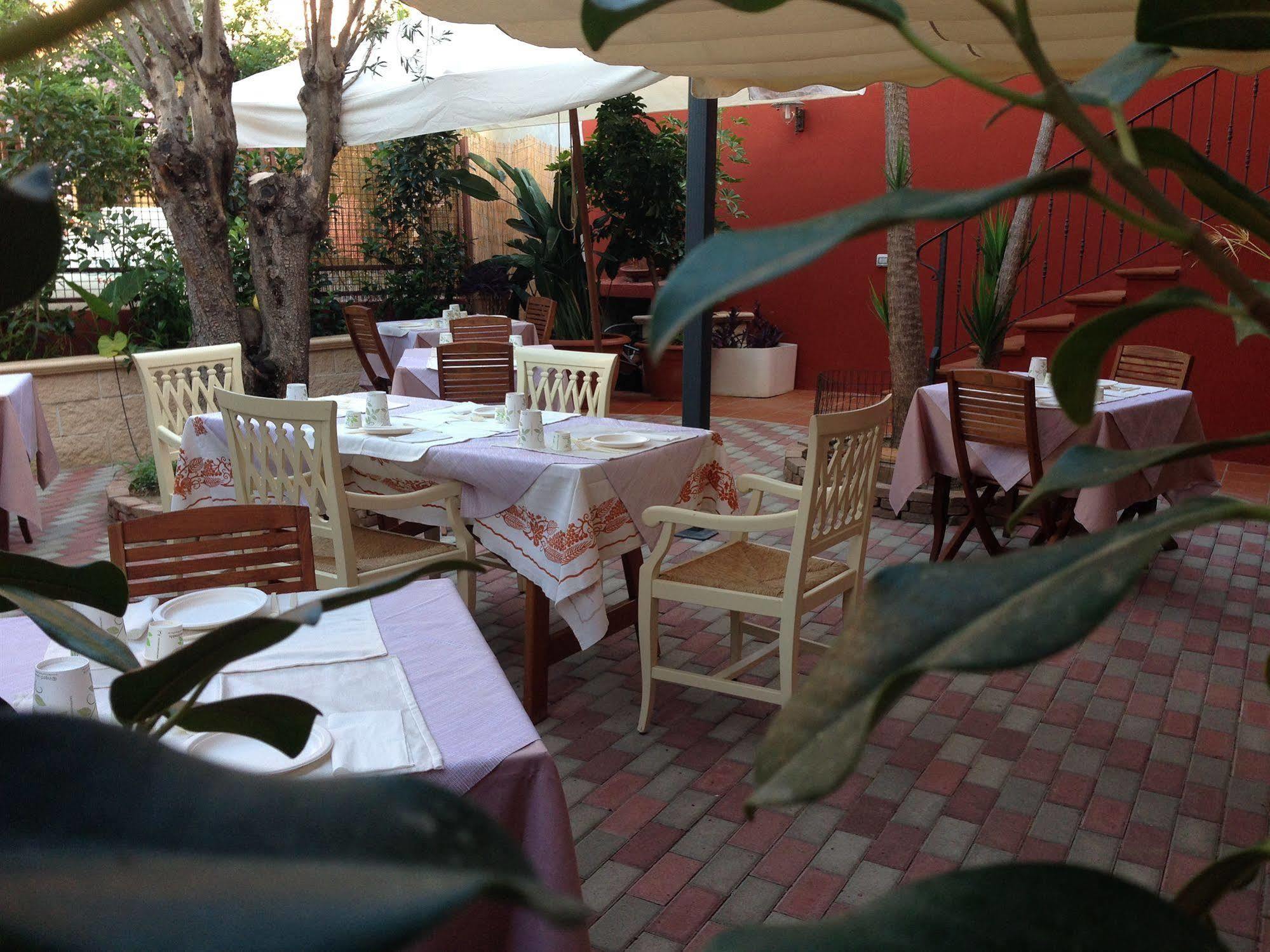 Locanda Degli Artisti Tortoli Exterior photo