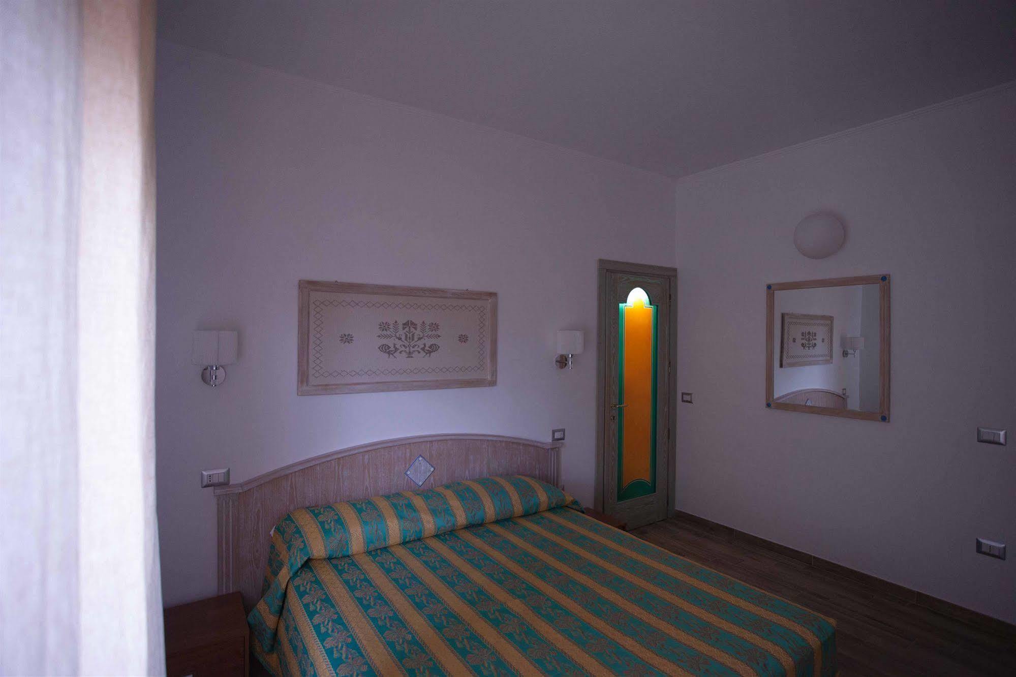 Locanda Degli Artisti Tortoli Exterior photo